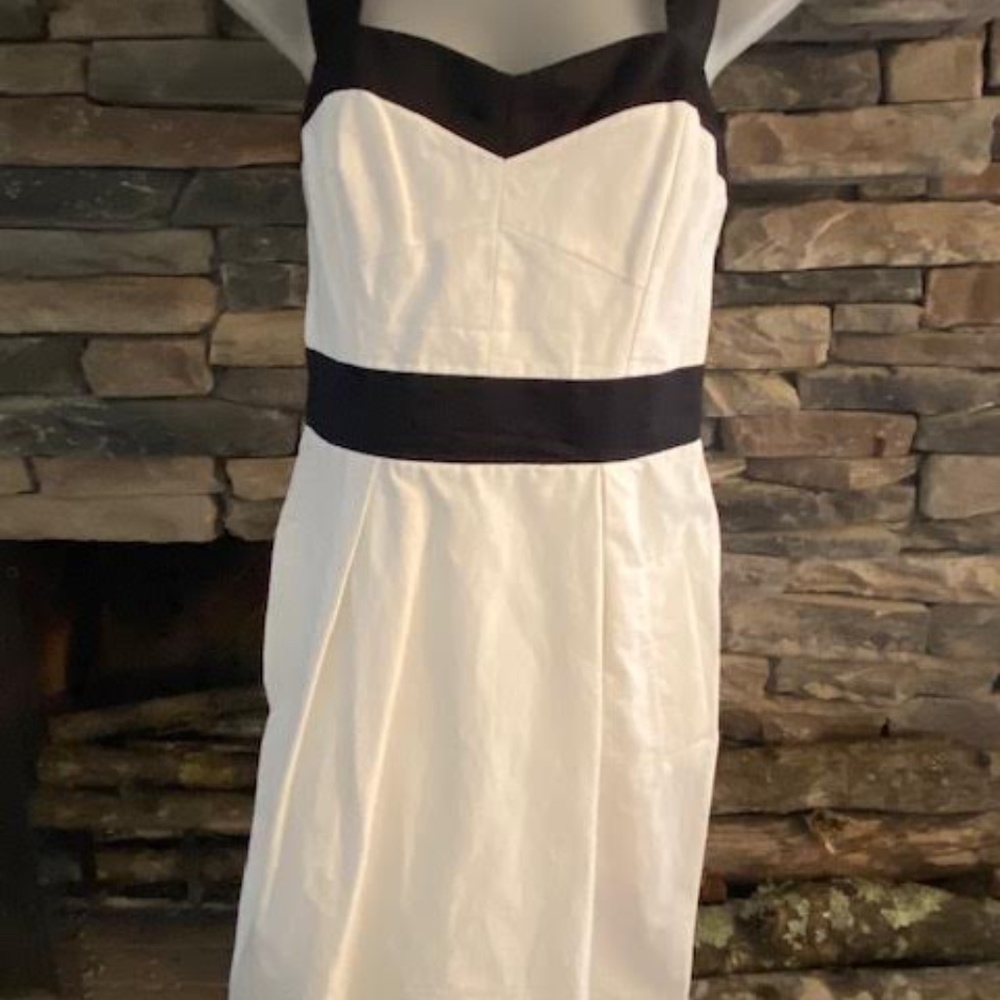 Cute French Connection dress, pockets on both sides, Size 8